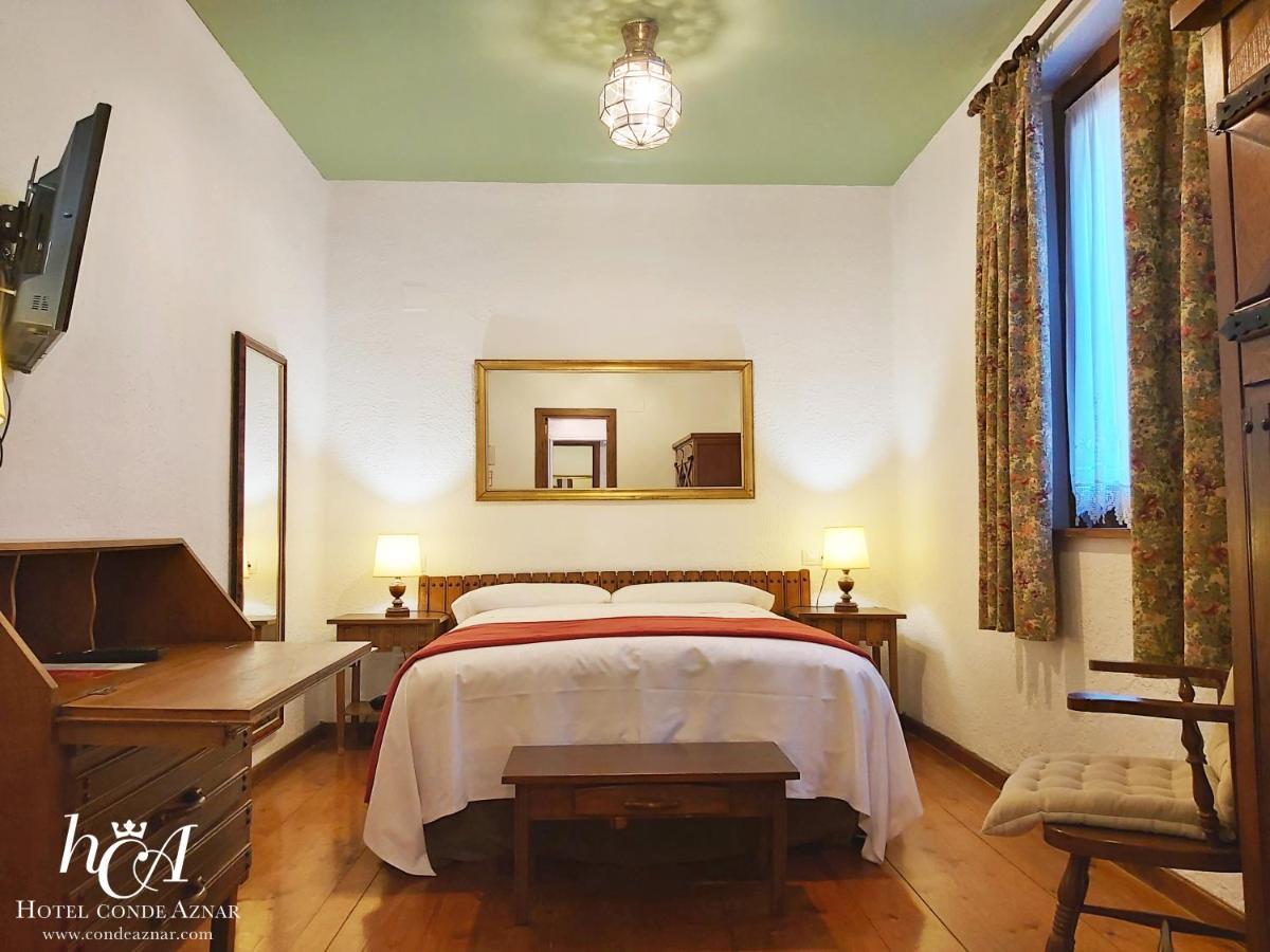 Conde Aznar Otel Jaca Dış mekan fotoğraf